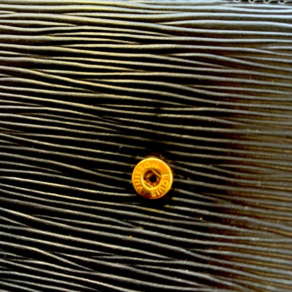 Louis Vuitton Black wallet. Comes with box, dust bag and paper - Picture 9 of 12